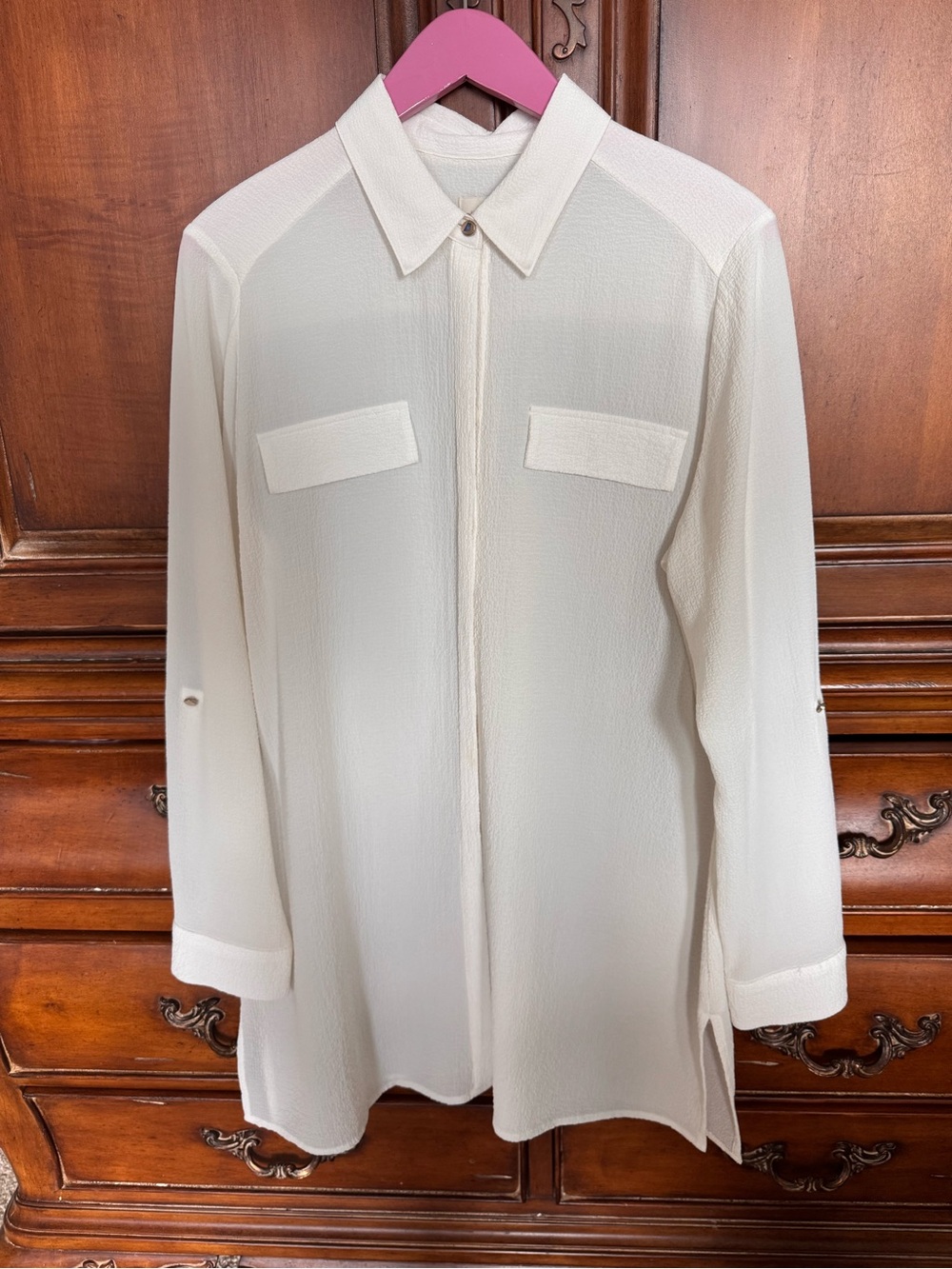 Chico's Women’s Textured Cream Tunic w/ roll tab sleeves.